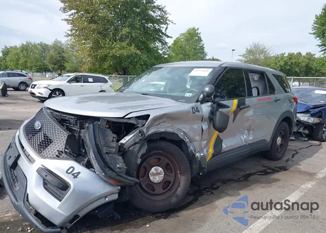 2021 Ford Police Interceptor z USA, uszkodzony, nr VIN 1FM5K8AC5MNA11894